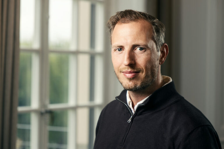 Max Hänni, medgrundare och digital strateg på SearchIntent.
